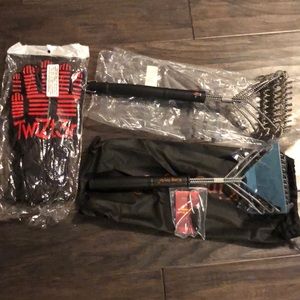 Grill brush set and gloves